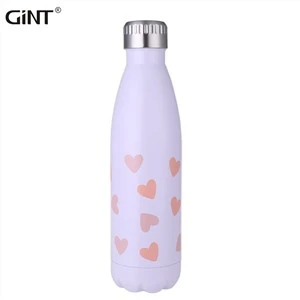 Taza de botella de café con jugo aislado termo
